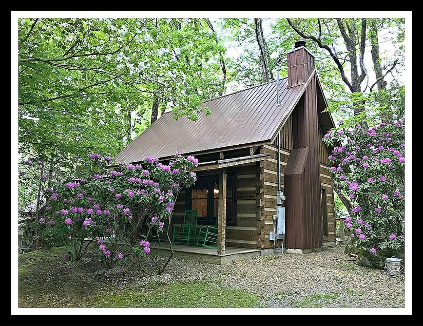 Creek Front Cabin Near Downtown Gatlinburg - Image 1