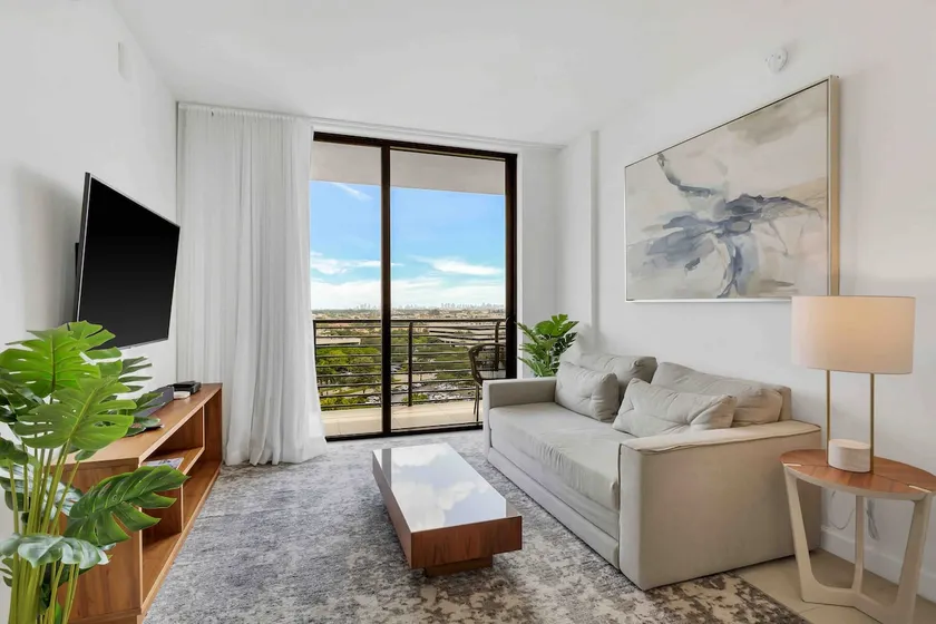 Modern & Stylish 1-Bedroom in Luxury Dt Doral - Image 1