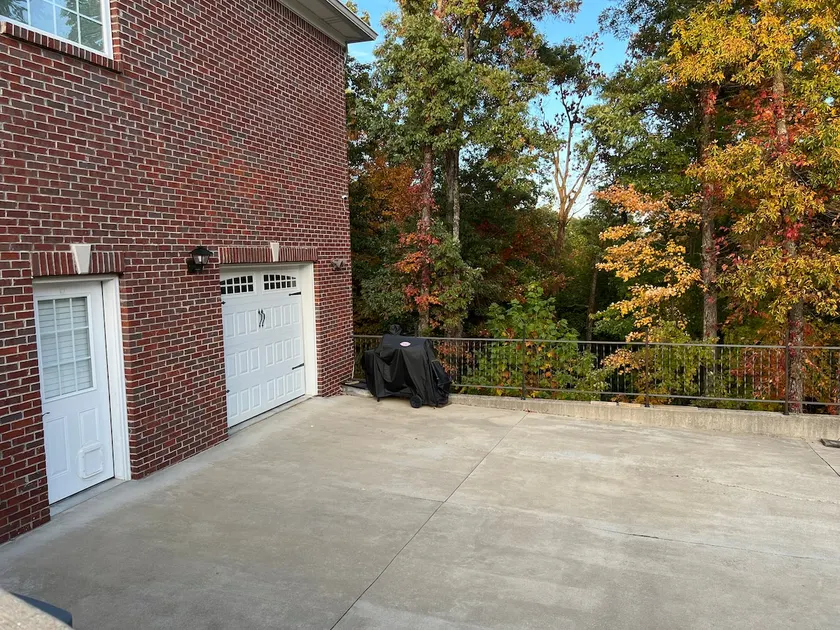 Private 1000 sq ft 1-bedroom lower level apartment - Image 1