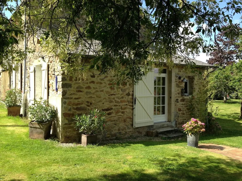 Private Countryside Dependency - Free Breakfast - Image 1