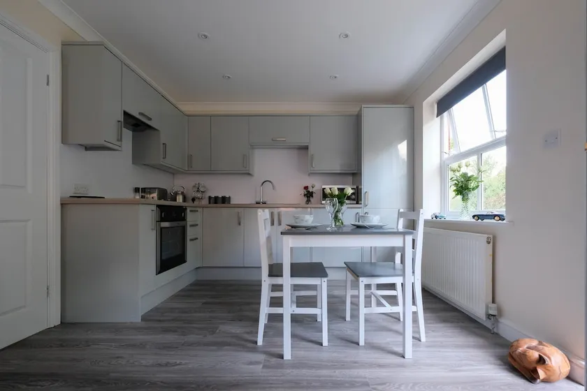 Flat 28, The Crescent - Image 1