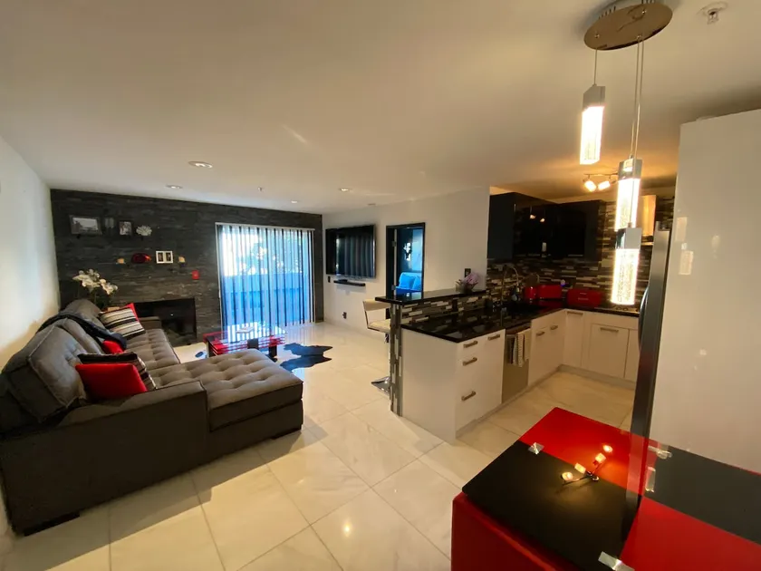 Contemporary Condo in Heart of Downtown Santa Ana - Image 1