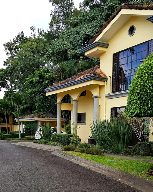 Escazú, The perfect Location. Condo. A/C #3 - Image 1