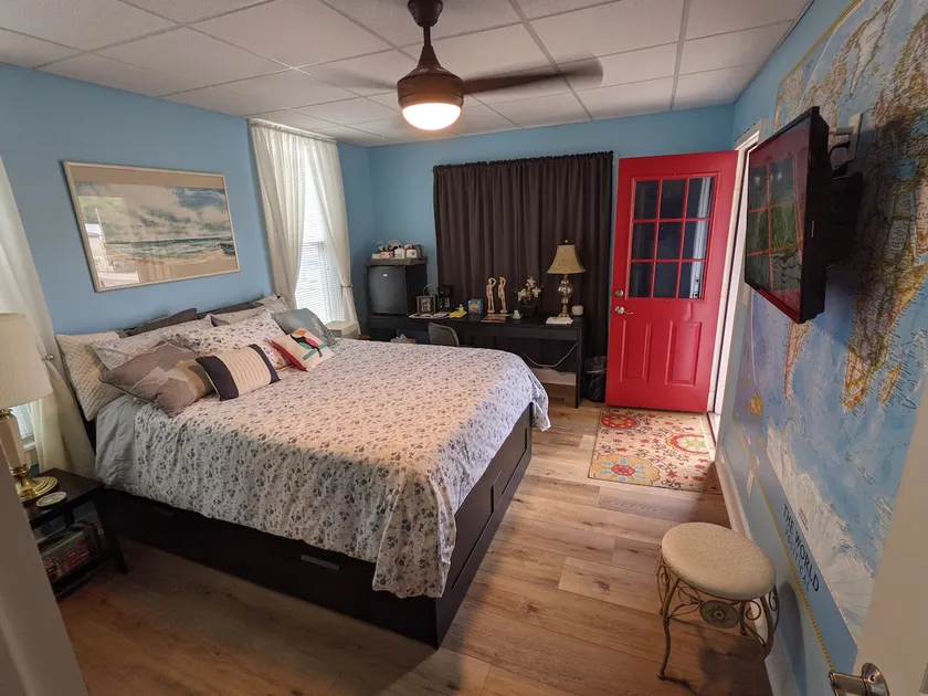 The Estate Studio in Downtown Milford - Image 1