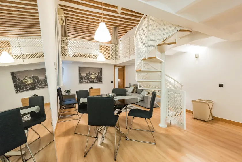 Luxury design apartment in the best location - Image 1