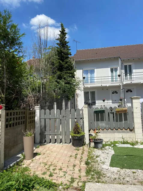 House in Saint Cyr l'école, quiet and welcoming. - Image 1