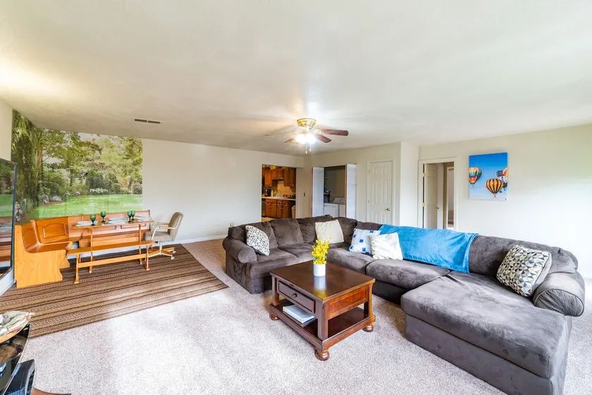 spacious house near I-40 in the heart of Uptown - Image 1