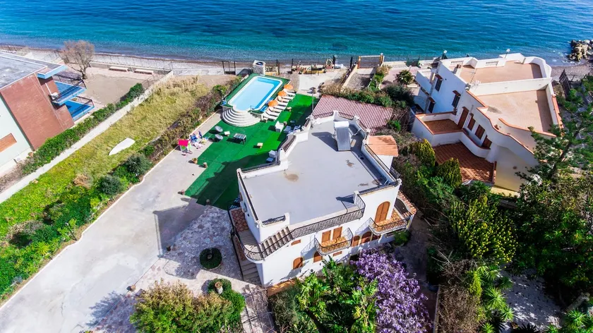 [VILLA SILVIA 5★] On the Sea with Jacuzzi and Swimming Pool - Image 1