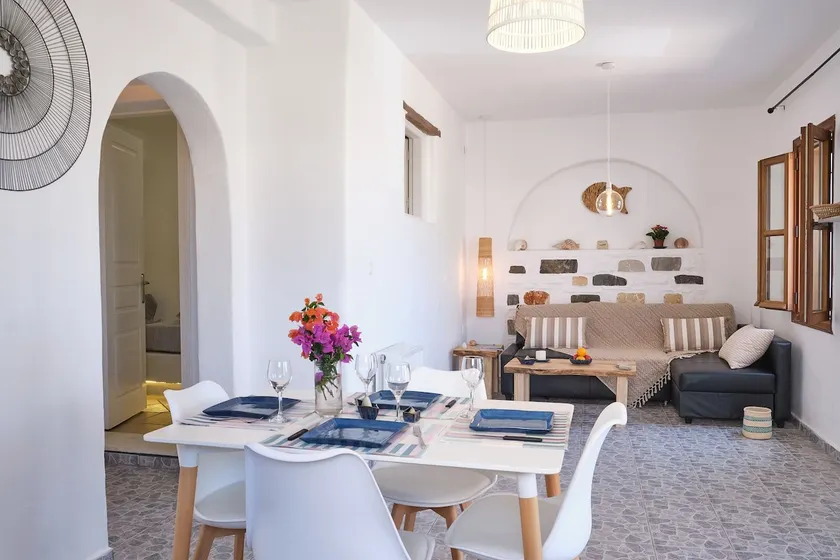 Private apartment in a Cycladic house - Image 1
