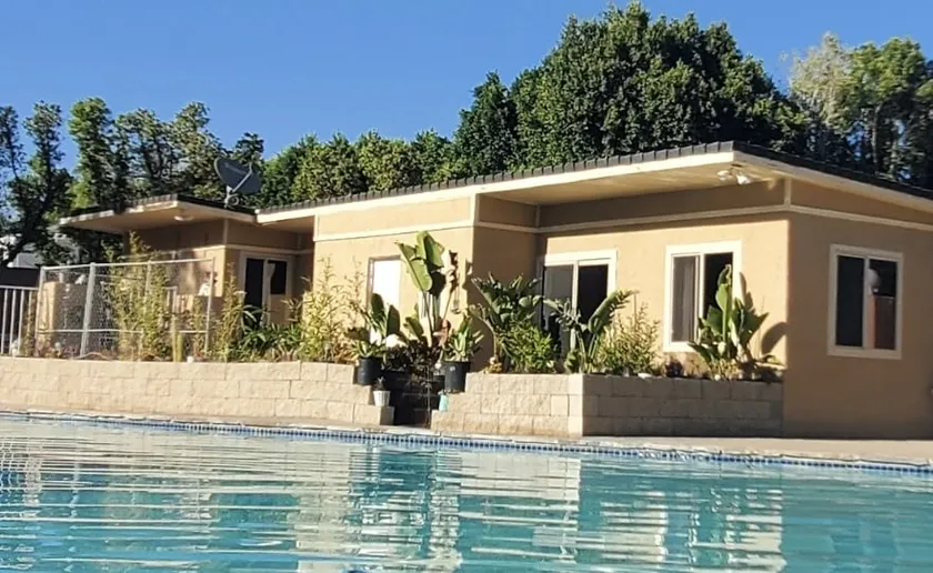 Private Pool Guesthouse for 6 on 3.25 acre Estate - Image 1