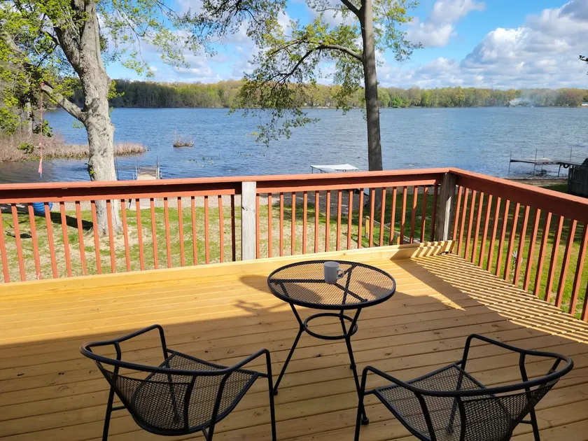 Lake Escape w/ Hot Tub, Dock & Kayaks, sleeps 12 - Image 1