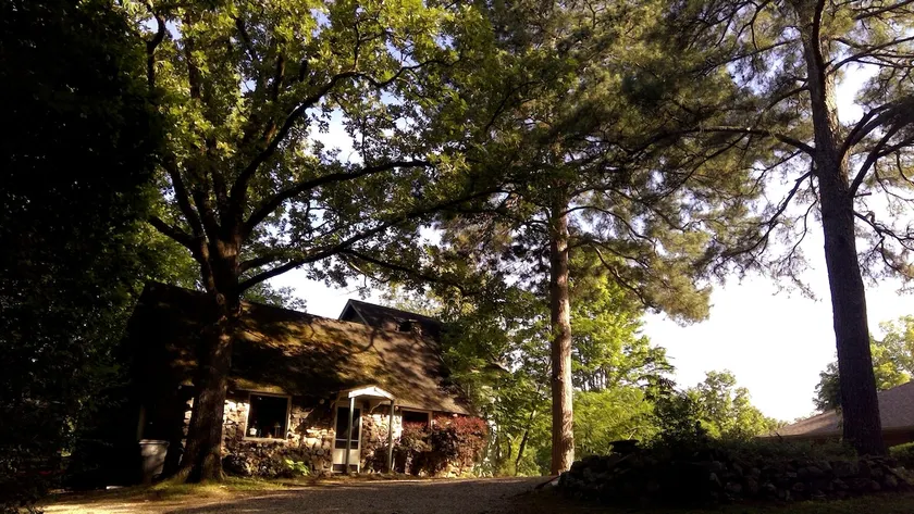 Lake Cabin Near Oaklawn Hiking and Bath Row - Image 1