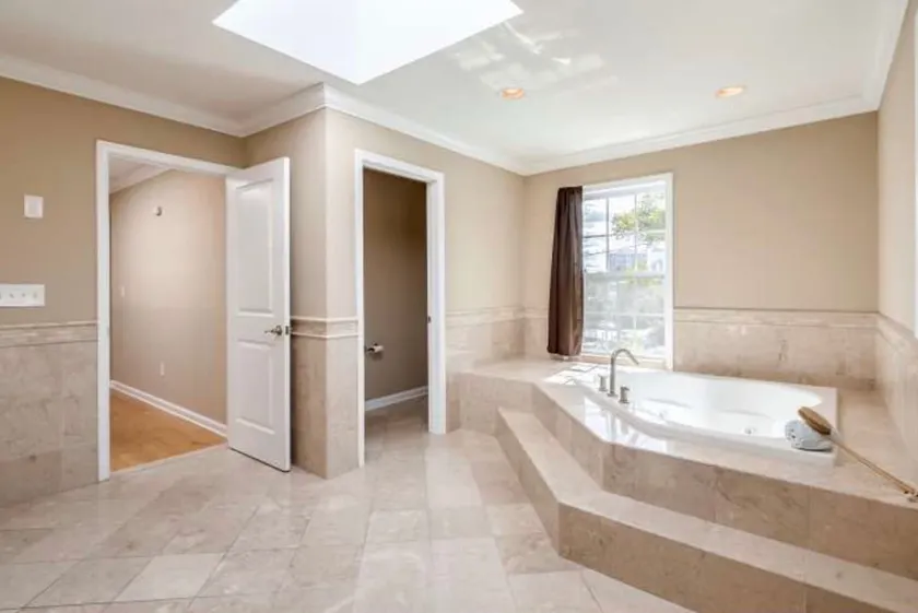 Romantic Penthouse Private Suite with Jacuzzi - Image 1