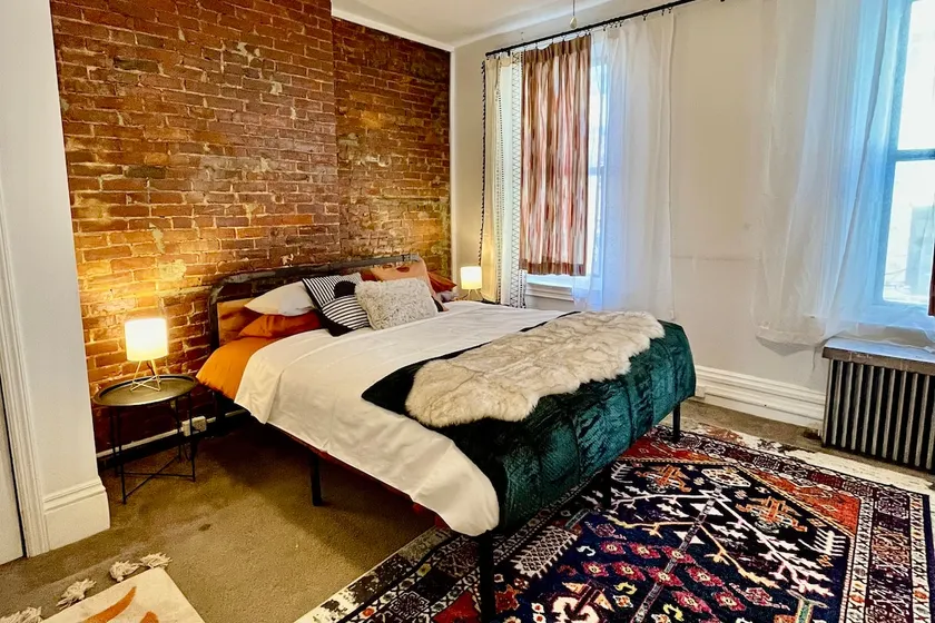 *Private Parking! Bohemian Row House - Image 1
