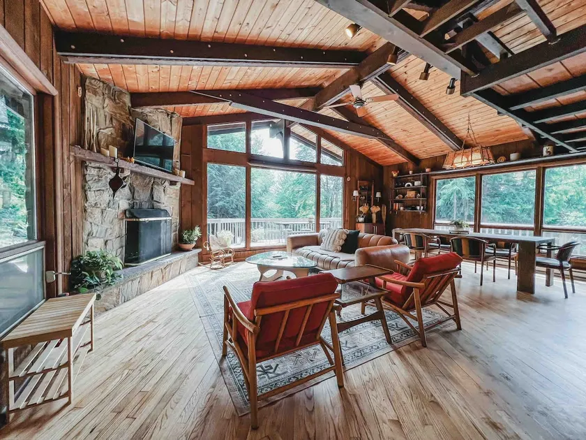 Secluded Fernwood Chalet, Hot Tub, & Sauna House - Image 1