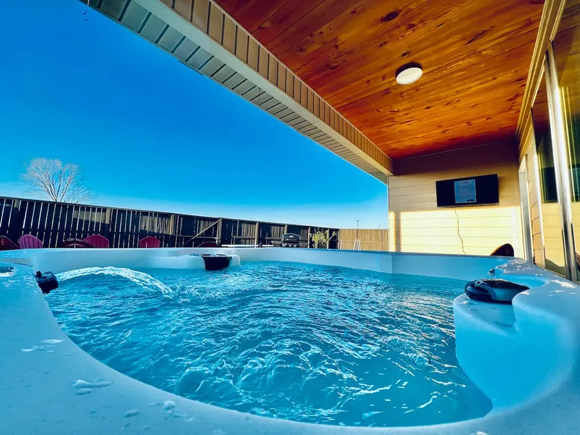 Skylines : Stunning New Luxury Home. - Image 1