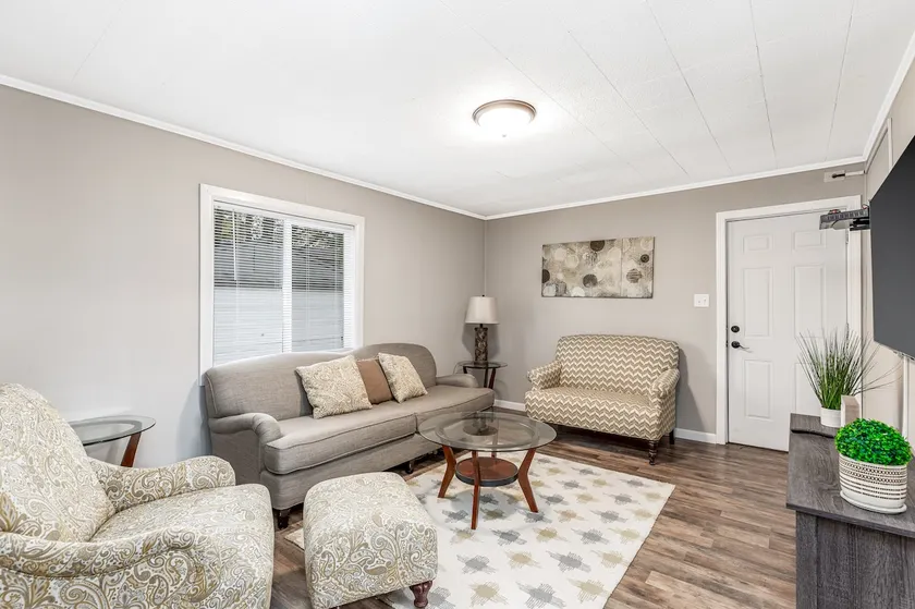Adorable Home with King Bed Near Metro Airport - Image 1