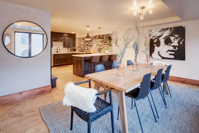 4BR Mountain Modern - Au cœur de la rue principale, à un pâté de maisons de l'ascenseur de la ville - Image 1
