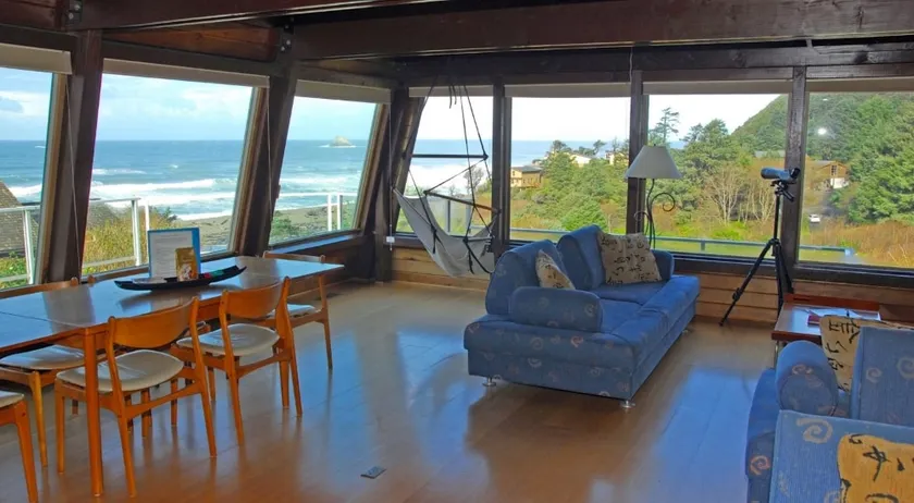 Ocean views, beautiful Oregon coast cottage - Image 1