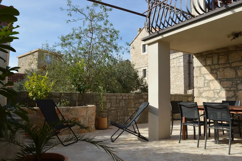 Charming stone house in idyllic village - Image 1