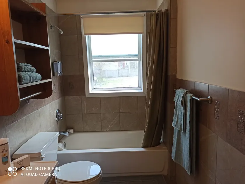 Spacious rental unit (2) - Image 1