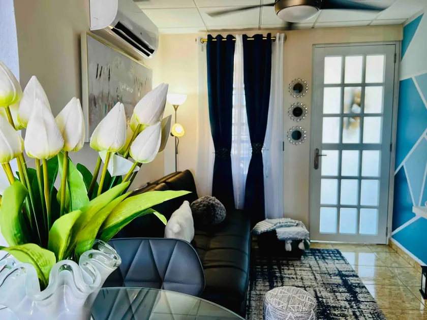 BlueBreeze - Cozy Apartment Near Airport - Image 1