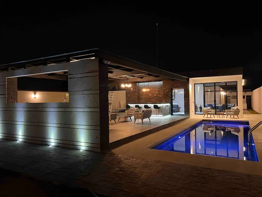 Lovely place with a pool. - Image 1