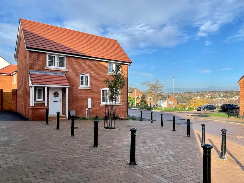 Aspen Villa, Apsley Station - Image 1
