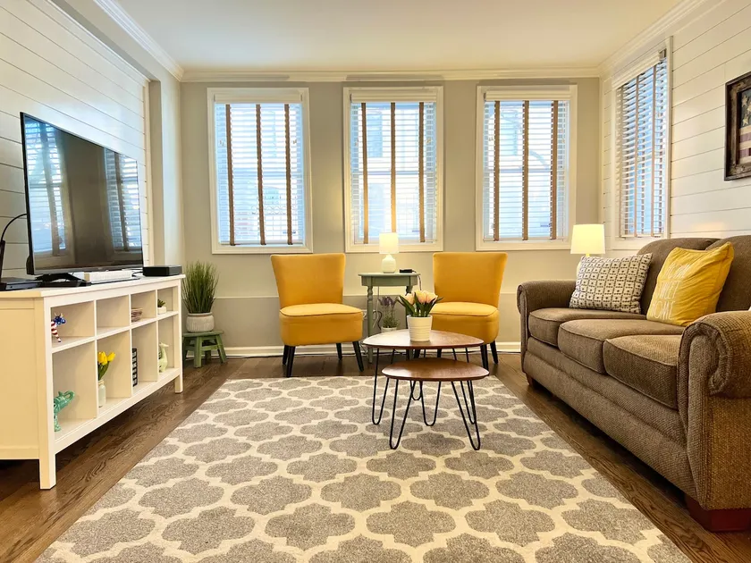 Lincoln Pk-Kingbed-fast WIFI-Parking-crib-roofdeck - Image 1
