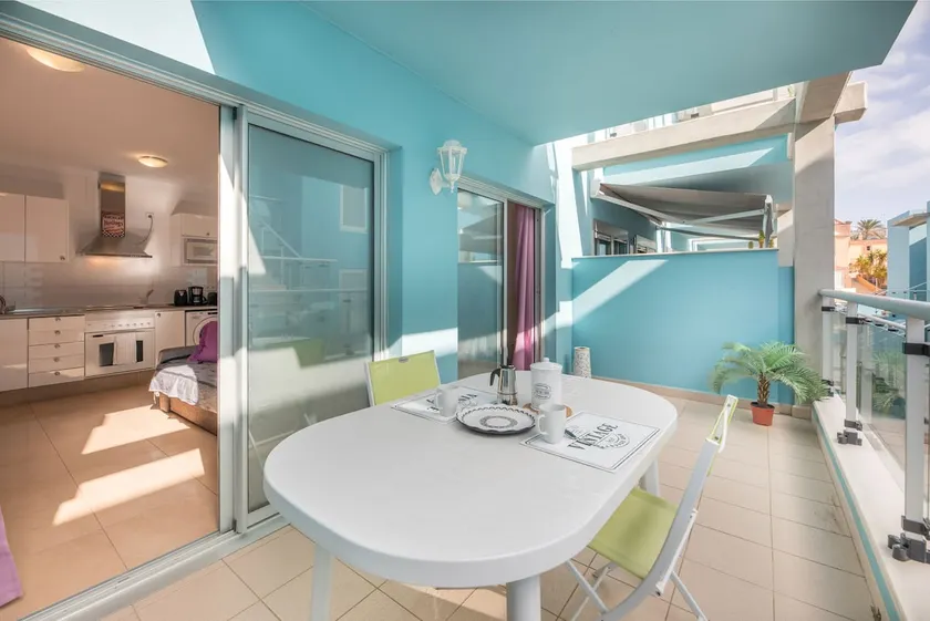 near the port, comfortable, Wi-Fi, aircon - Image 1