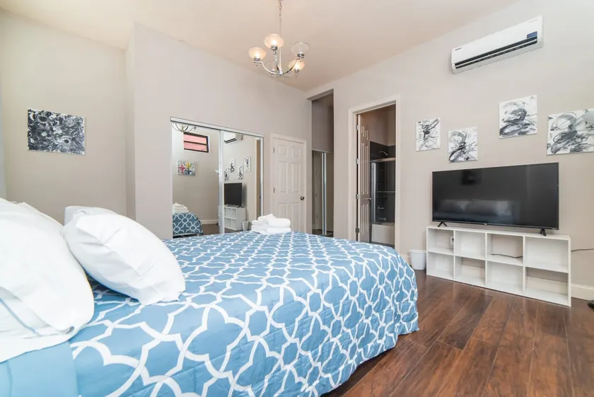 Unbeatable Location - Walkable Entertainment - Image 1
