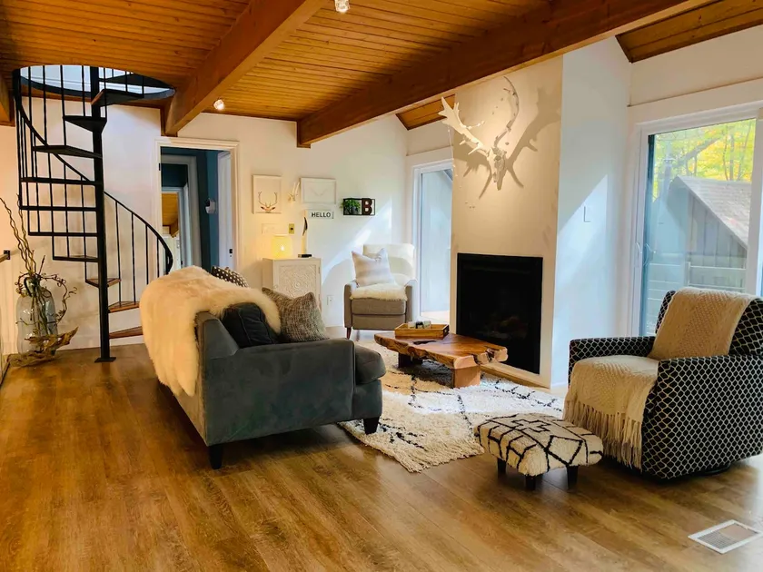 Mid Century Modern 5Br Sleep 10 Southcott Retreat - Image 1