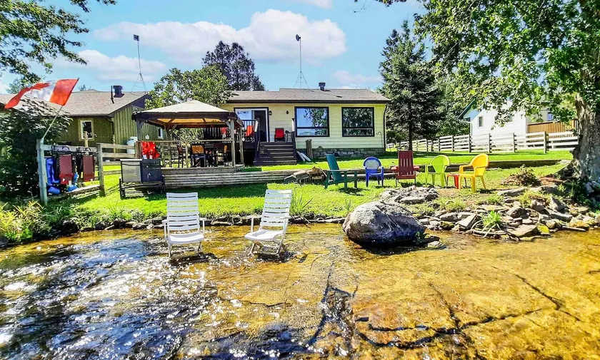 Waterfront Cottage, Wi-Fi | Netflix | Dog Friendly - Image 1