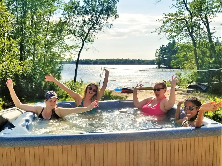 Lakeside Memories Await at Trenanthia's Cahoots Cottage - Image 1