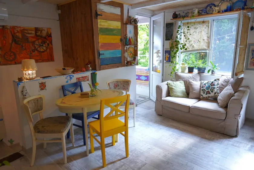 Helen and David's apartment,, Bird's nest\" - Image 1