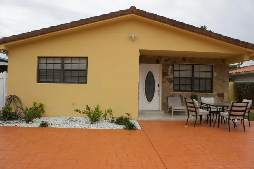 Modern Vacation home - 10 Min from MIA Airport - Image 1