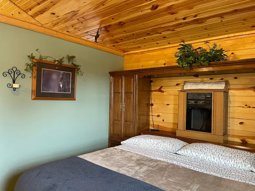 Knotty Pine Rental - Rolling Ground - Image 1