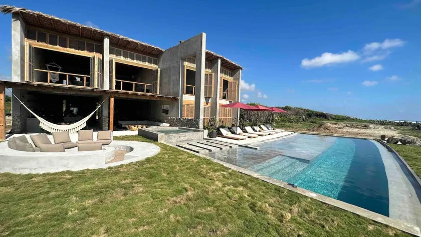 Award Winning Designer Beach front Villa - Image 1