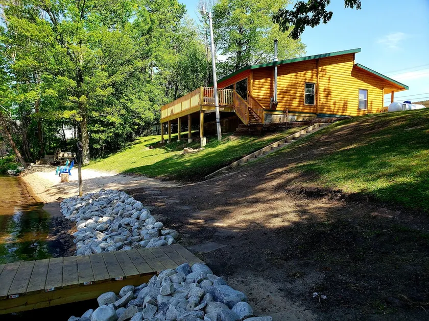 Waterfront house in a perfect location - Image 1
