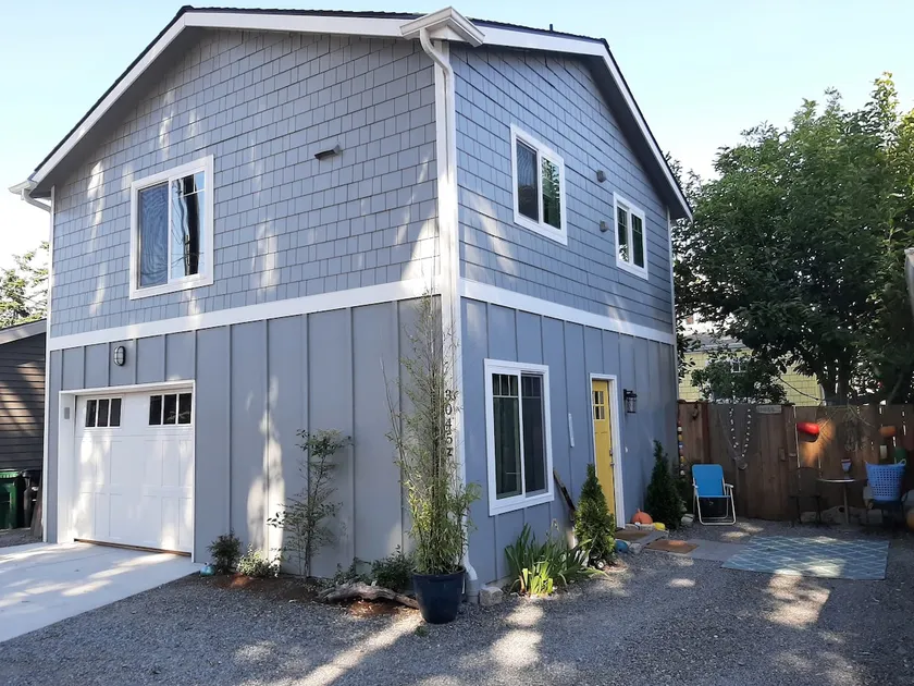 New 2 BR, 3 beds, 2 bath, W/D, Parking, AC - Image 1