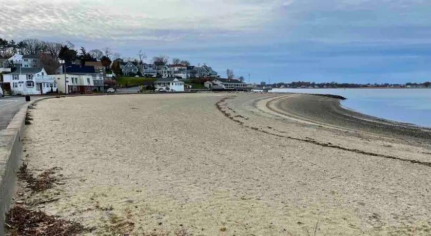 2BR cottage, near beach & shipyard - easy commute - Image 1