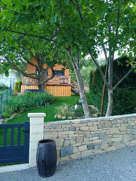 Garden hut with spa and air conditioning - Image 1