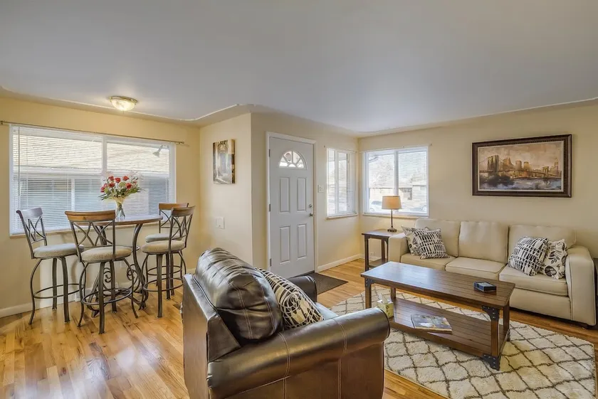 Beautiful home, easy access to everything! - Image 1