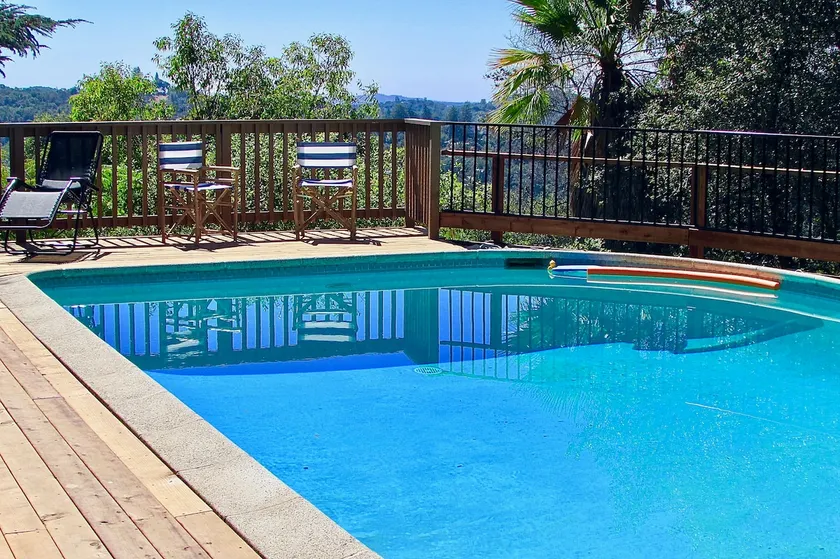 Hilltop Bungalow with Pool & View - Image 1