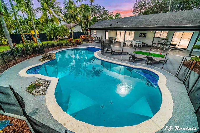 Tropical MIAMI Oasis BBQ/ Pool/Games and More - Image 1
