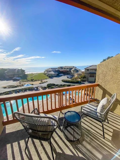 2bed OceanFront condo w/Pools+HotTub - Image 1