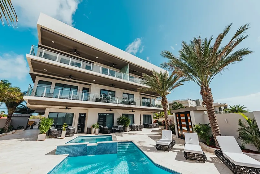 Lux Condo 2BR/2.5BTH Ground floor + Next to pool - Image 1