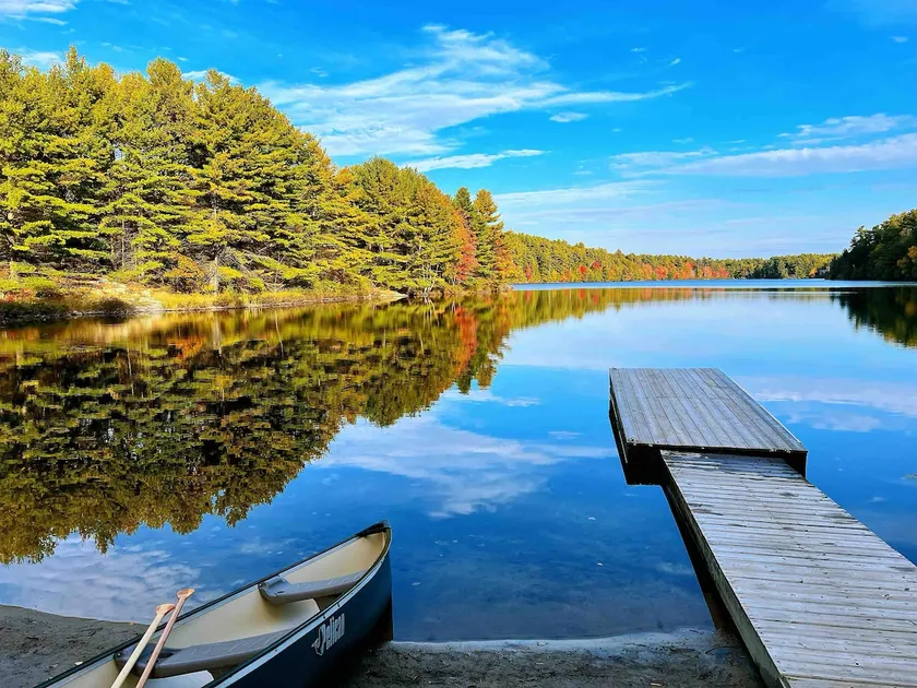 ☀ Private Waterfront LogStyle Cottage w/ Lakeview! - Image 1