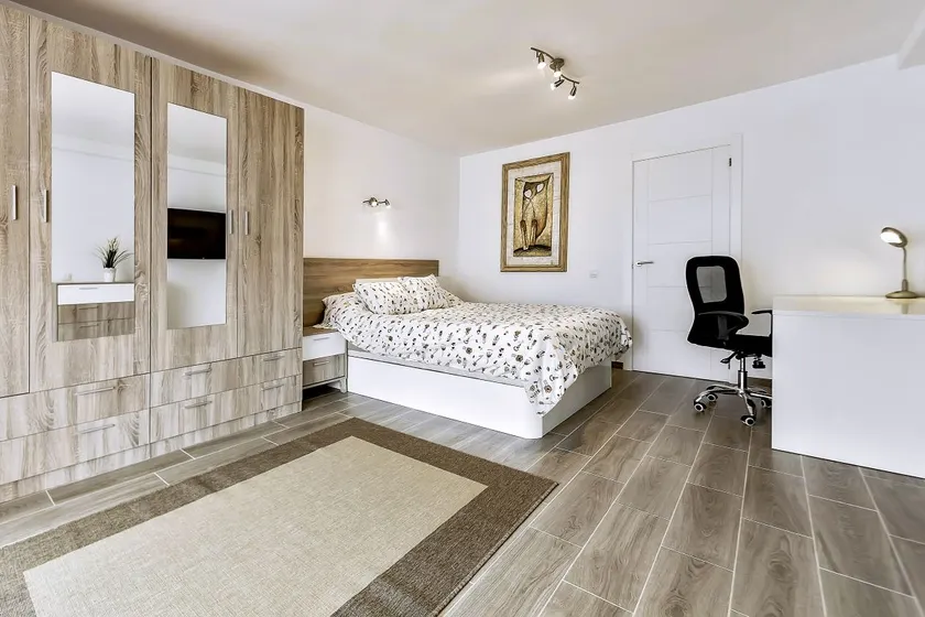 Alexander's Apartments, 131, ground floor, AC, 1 . - Image 1