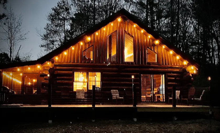 Cozy Eagle River Lakeside Log Cabin on Sunset Lake - Image 1